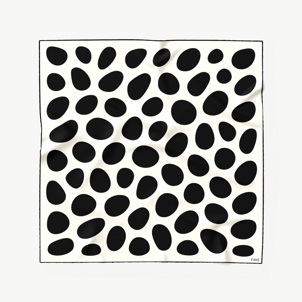 PEBBLE SILK SCARF - JET BLACK - 70 x 70 CM