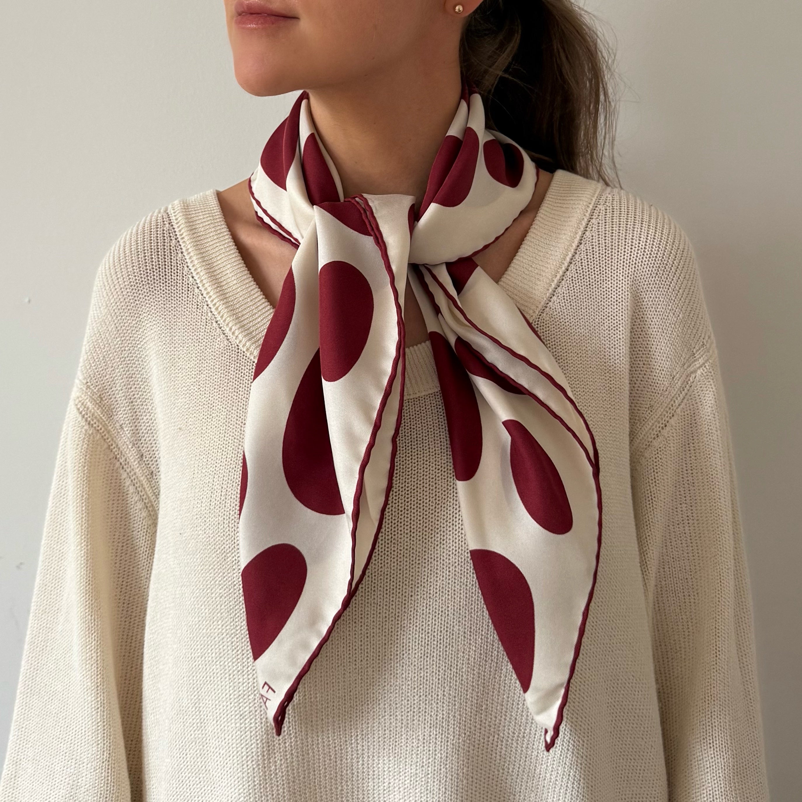 PEBBLE SILK SCARF - BURGUNDY - 70 × 70 CM
