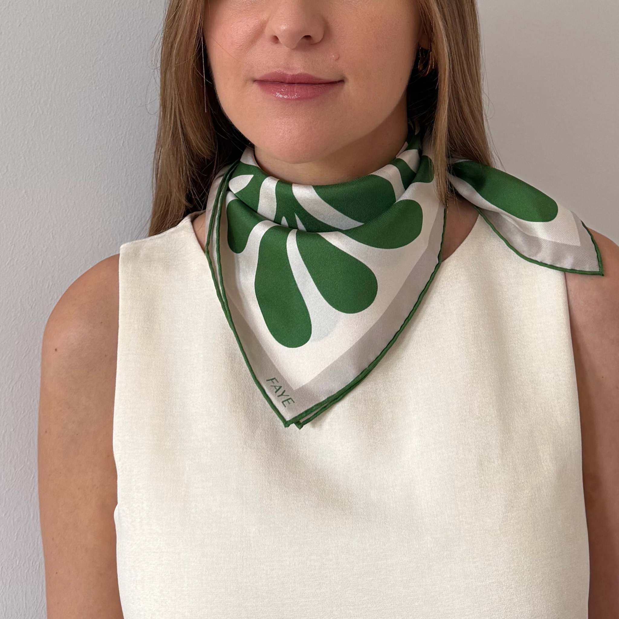 LEAF SILK SCARF - GRASS GREEN - 50 × 50 CM