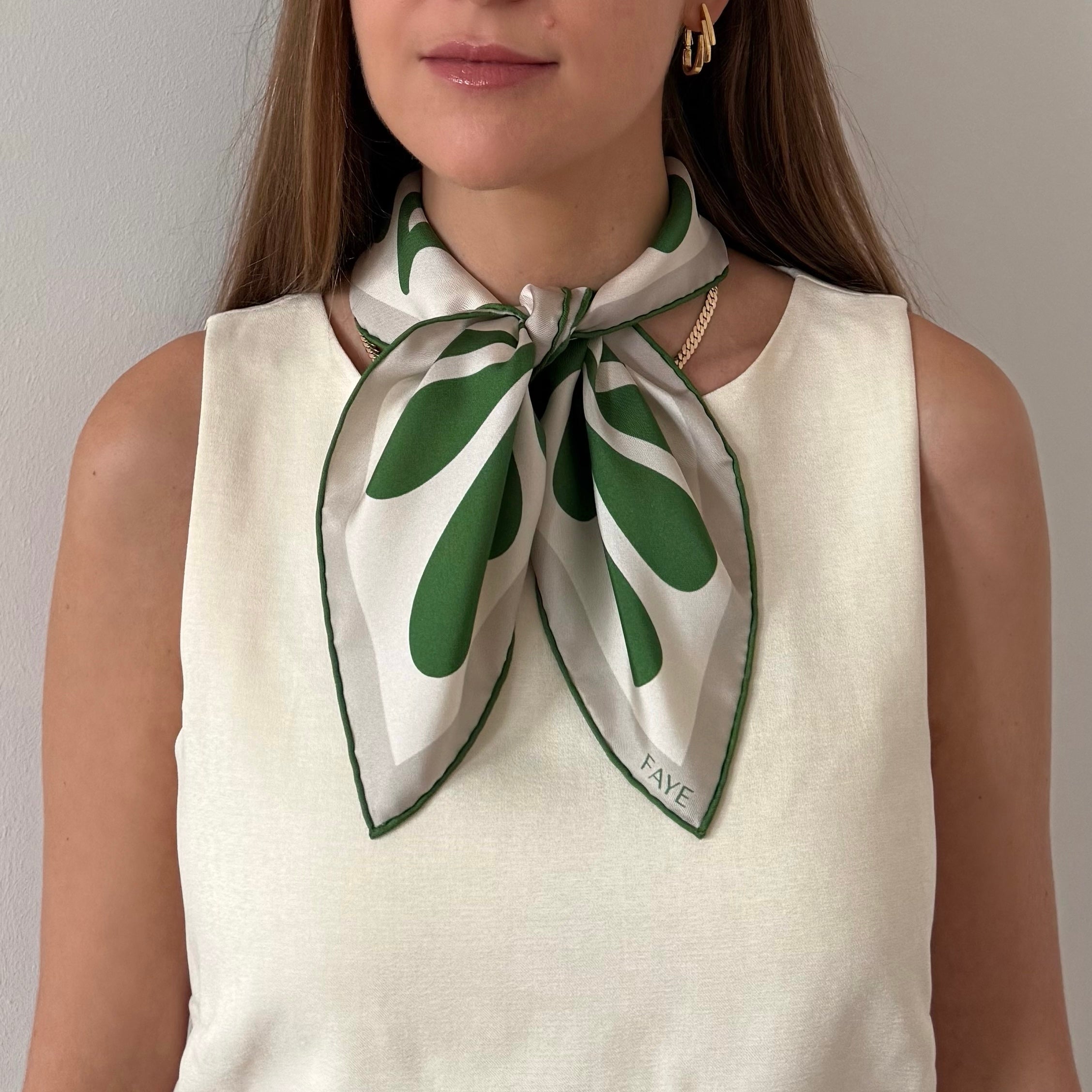 LEAF SILK SCARF - GRASS GREEN - 50 × 50 CM