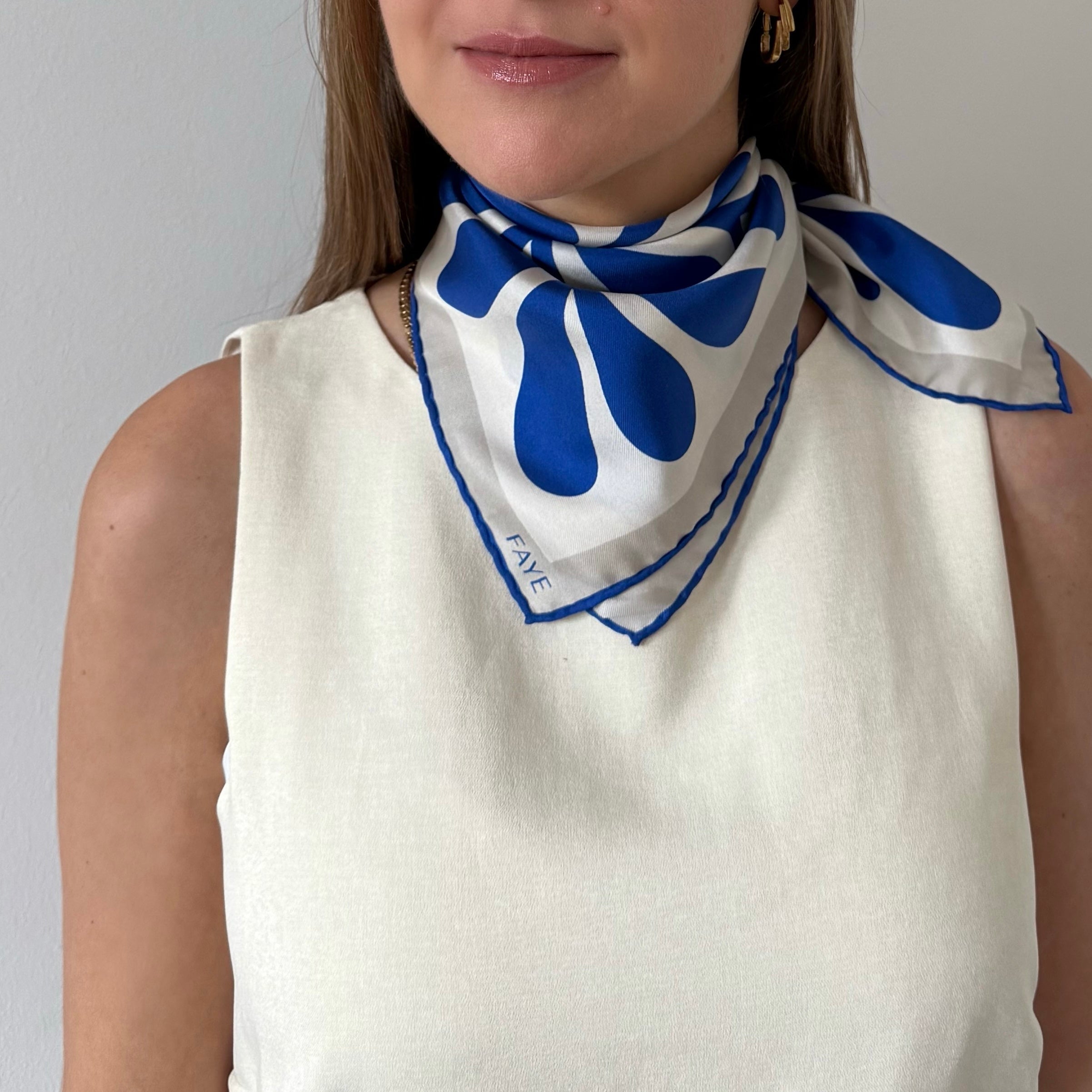 LEAF SILK SCARF - ROYAL BLUE - 50 × 50 CM