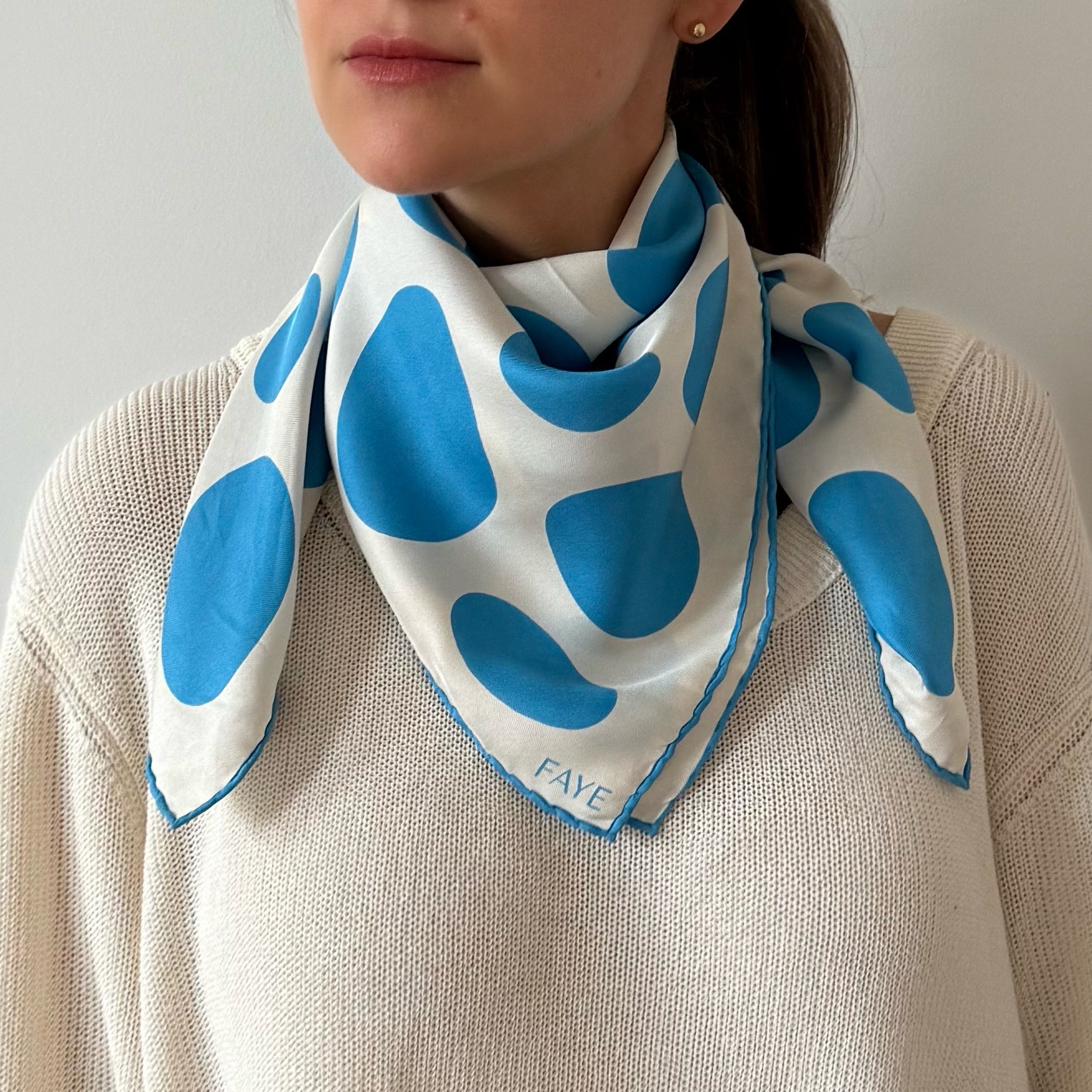 PEBBLE SILK SCARF - SKY BLUE - 70 × 70 CM