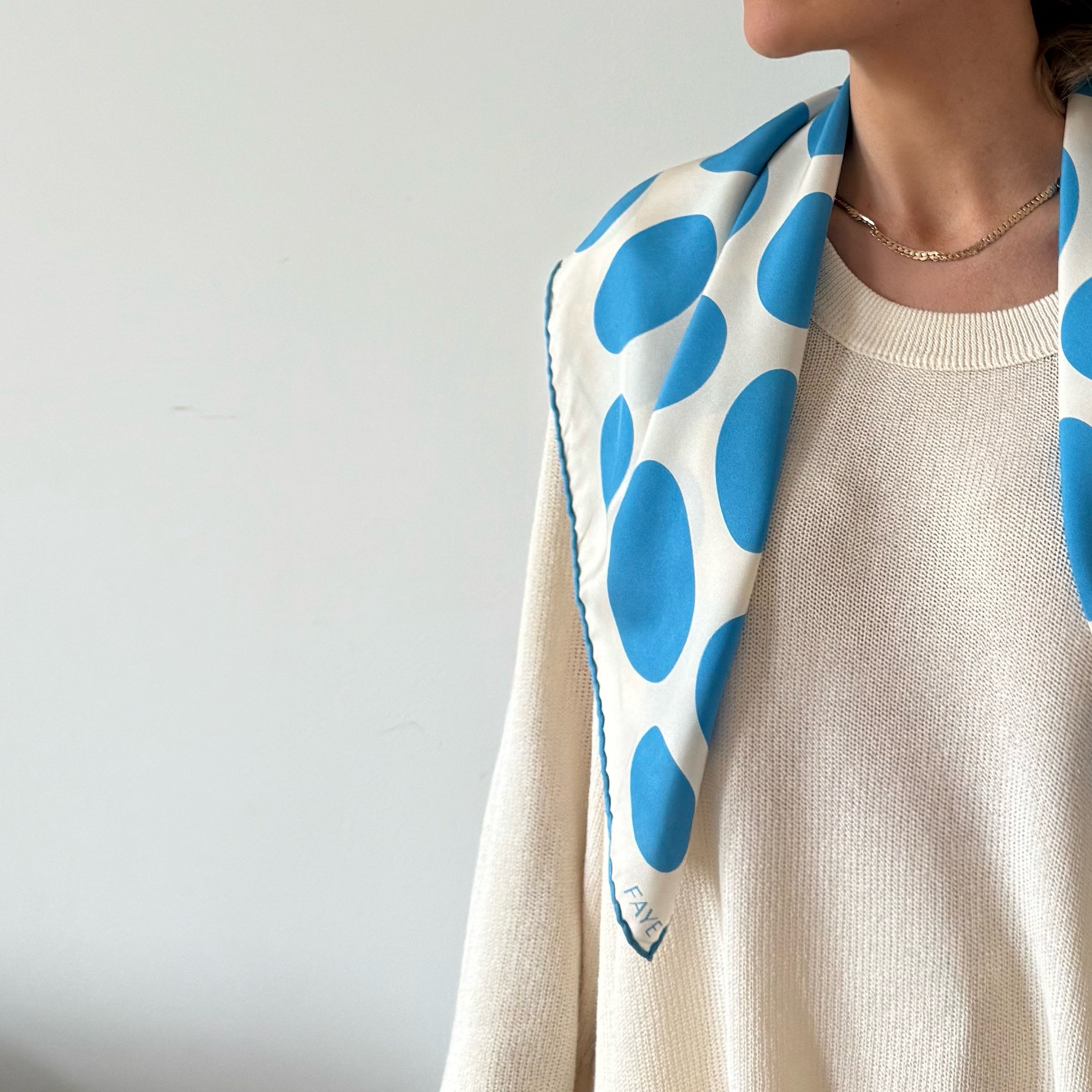 PEBBLE SILK SCARF - SKY BLUE - 70 × 70 CM